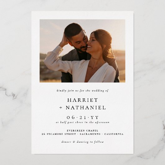 Slanzend Elegant Modern Minimalist 2 Fotohuwelijk Folie Uitnodiging (Achterkant)