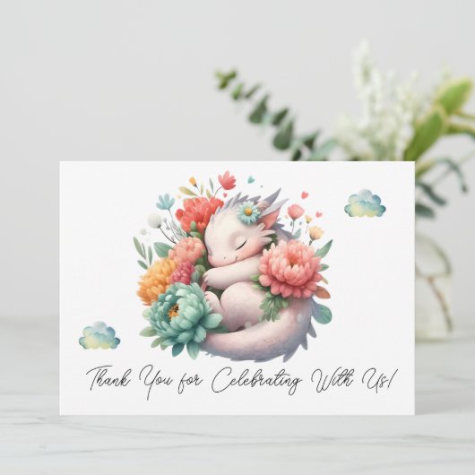 Slapen Baby Dragon in een bed van bloemen dank u Bedankkaart (Staand voorkant)