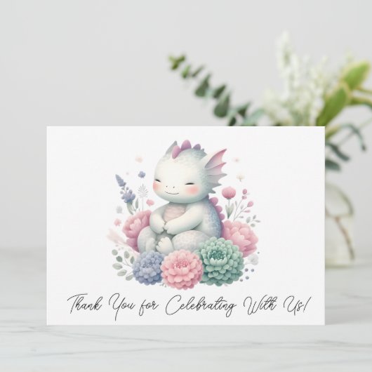 Slapen Baby Dragon in een bed van bloemen dank u Bedankkaart (Staand voorkant)
