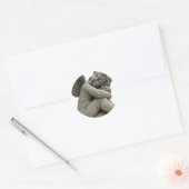 Slapen Cherub engel sculptuur ronde Sticker. Ronde Sticker (Envelop)