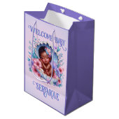 Slapen Etnische Baby Meisje in Seashell Pastel Medium Cadeauzakje (Voorkant Gekanteld)