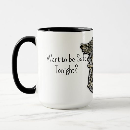 Slapen met een Cop Coffee mok (Links)