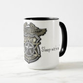 Slapen met een Cop Coffee mok (Voorkant rechts)