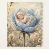 Slapende baby in blauwe bloem planner (Achterkant)