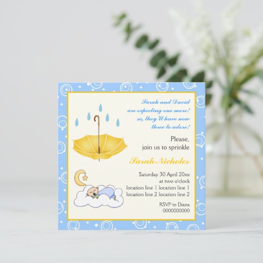 Slapende baby jongen strooi blauwe gele uitnodigin kaart (Staand voorkant)