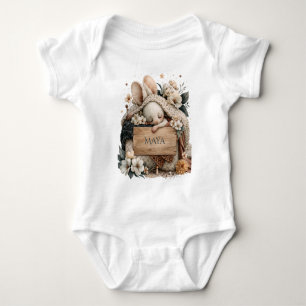 Slapende babykonijn met gebreide deken en naam romper