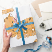 Slapende kat met zogende kittens cadeaupapier