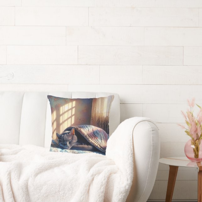 Slapende kat onder een quilt kussen (Bank)