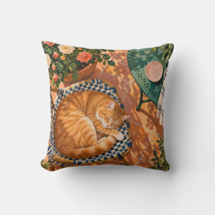 Slapende oranje tabby blauwe bistrostoel rozen kussen