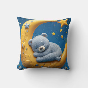Slapende teddybeer op halvemaan kussen