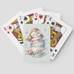 Slapende Uil in Gestapelde Bloemige Theekopjes Pokerkaarten