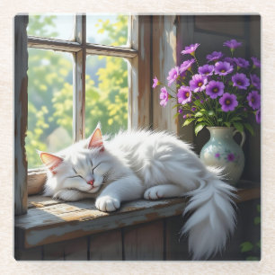 Slapende witte kat en paarse bloemen glazen onderzetter