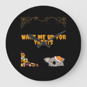 Slaperig dier klaar voor Halloween traktaties! Cla Grote Klok (Voorkant)