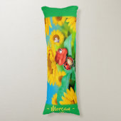 Slaperig lieveheersbeestje in Zonnebloemen.Giant c Lichaamskussen (Voorkant Verticaal)