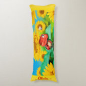 Slaperig lieveheersbeestje in Zonnebloemen.Giant c Lichaamskussen (Voorkant Verticaal)