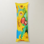 Slaperig lieveheersbeestje in Zonnebloemen.Giant c Lichaamskussen (Achterkant (Verticaal))