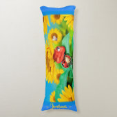 Slaperig lieveheersbeestje in Zonnebloemen.Giant c Lichaamskussen (Voorkant Verticaal)