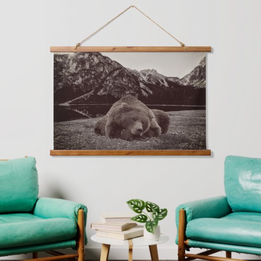 Slaperige Beer Berg Rustieke Hut Hangend Wandkleed (Woonkamer)