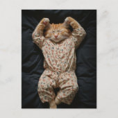 Slaperige gemberkat in pyjama briefkaart (Voorkant)