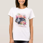 Slaperige kat en roze bloemen meisje's t-shirt (Voorkant)