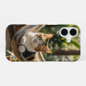 Slaperige Kat in Hangmat iPhone 16 Hoesje (Achterkant horizontaal)