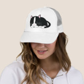 Slaperige Kat {Tuxedo} Trucker Pet (In situ)