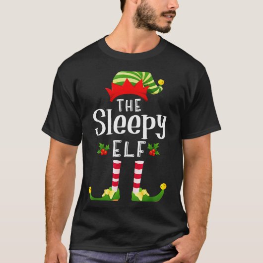 Slaperige Kerstelf Matching Pyjama Kerstfeest T-shirt (Voorkant)