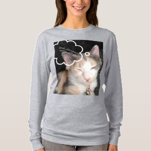 Slaperige Kitty heeft koffie nodig T-shirt