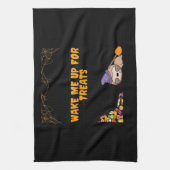 Slaperige luiaard klaar voor Halloween traktaties! Theedoek (Verticaal)