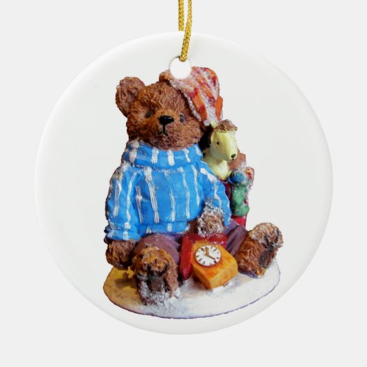 Slaperige pyjama teddybeer met speelgoed keramisch ornament (Voorkant)