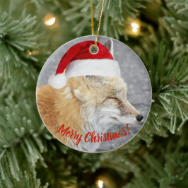 Slaperige rode vos met rode kerstmuts vakantie keramisch ornament