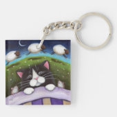 Slapy Tuxedo Cat met muizen en schapen | Fantasy Sleutelhanger (Achterkant)
