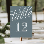 Slate en White Elegant Script Table Numbers Kaart<br><div class="desc">Eenvoudige en elegante lijstaantalkaarten met een het manuscriptdoopvont van de calligrafiestijl. Pas elke kaart aan met uw tabelnummers om het even welke groottrouwerij of feestdag aan te passen. Klik op Aanpassen om het aantallettertype en de kleur van het getal te wijzigen of de achtergrondkleur te wijzigen in creëer uw eigen...</div>