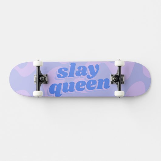 Slay Queen Pastel Blue Groovy Modern Typografie Persoonlijk Skateboard (Horizontaal)