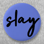 Slay | Urban Blue Modern Trendy Stylish Minimalist Ronde Button 5,7 Cm<br><div class="desc">Eenvoudige,  stijlvolle,  trendy 'slay'-kunstknop in de stad in een moderne,  minimalistische,  handschrift-stijl typografie in zwart-wit op een blauwe paarse achtergrond geïnspireerd door schoonheid,  geweldige uitziend,  doend het en meisjeskracht!</div>