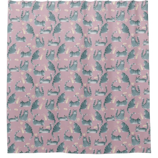 Slecht grijs tabby katten kloppen spullen over pat douchegordijn (Voorkant)