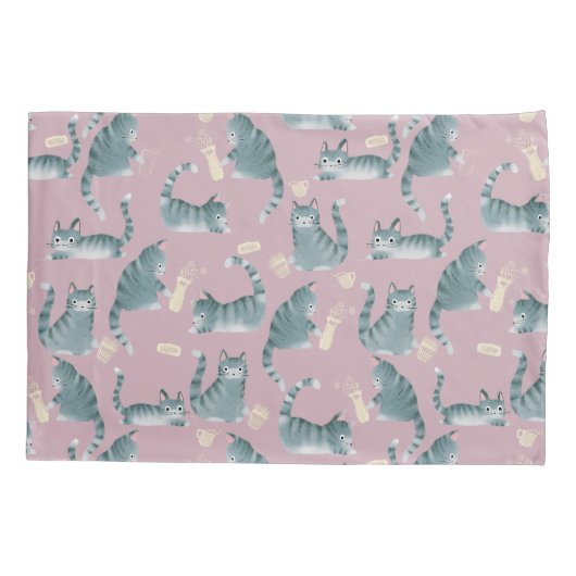 Slecht grijs tabby katten kloppen spullen over pat kussensloop (Achterkant)