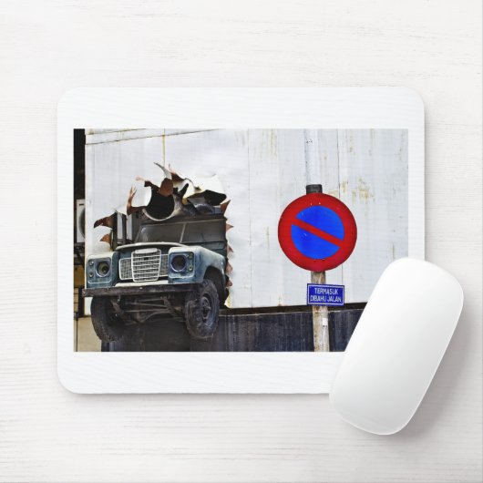 Slecht parkeren door de muur muismat (Met muis)