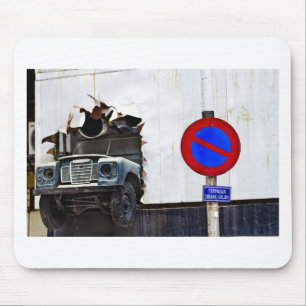 Slecht parkeren door de muur muismat