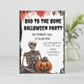 Slecht tot op het Bot Skelet Halloween Uitnodiging (Staand voorkant)