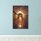 Slecht verlichte zoutmijn tunnel canvas afdruk (Insitu (Houten vloer))
