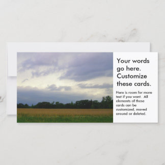 Slecht weer naderend boerderij velden storm wolken