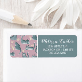 Slechte Grijze Tabby Katten Knocking Stuff Over Etiket