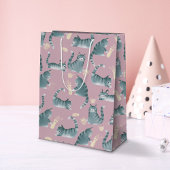 Slechte Grijze Tabby Katten Knocking Stuff Over Medium Cadeauzakje