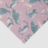 Slechte Grijze Tabby Katten Knocking Stuff Over Tissuepapier (Detail)