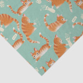 Slechte Oranje Tabby Cats die dingen omver gooien Tissuepapier (Detail)