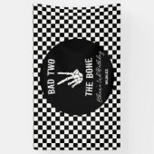 Slechte twee het botskelet 2e verjaardagsfeestje spandoek (Verticaal)