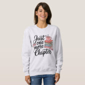Slechts Nog Één Hoofdstuk – Cozy Bookworm Design Trui (Voorkant volledig)