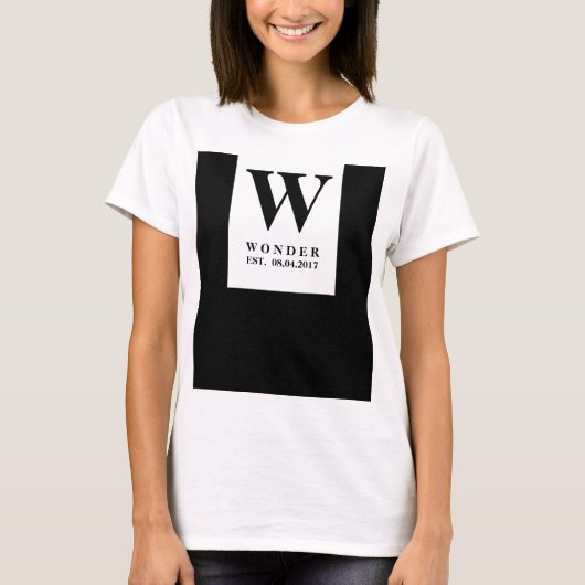 Sleek Newly Wed Monogram | Black Minimalist Weddin T-shirt (Voorkant)