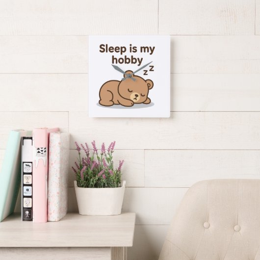 Sleep Is My Hobby – Cute Cartoon Bear Design Vierkante Klok (Leeskamer)